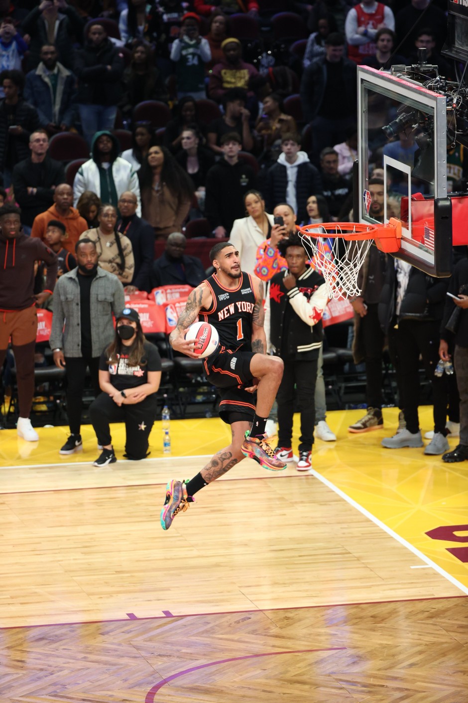 不少球迷在 不少球迷在